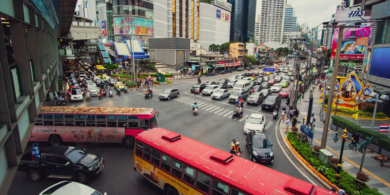 ลานจอดรถราคาถูกหรือฟรีบริเวณใจกลางสุขุมวิท กรุงเทพฯ ประเทศไทย